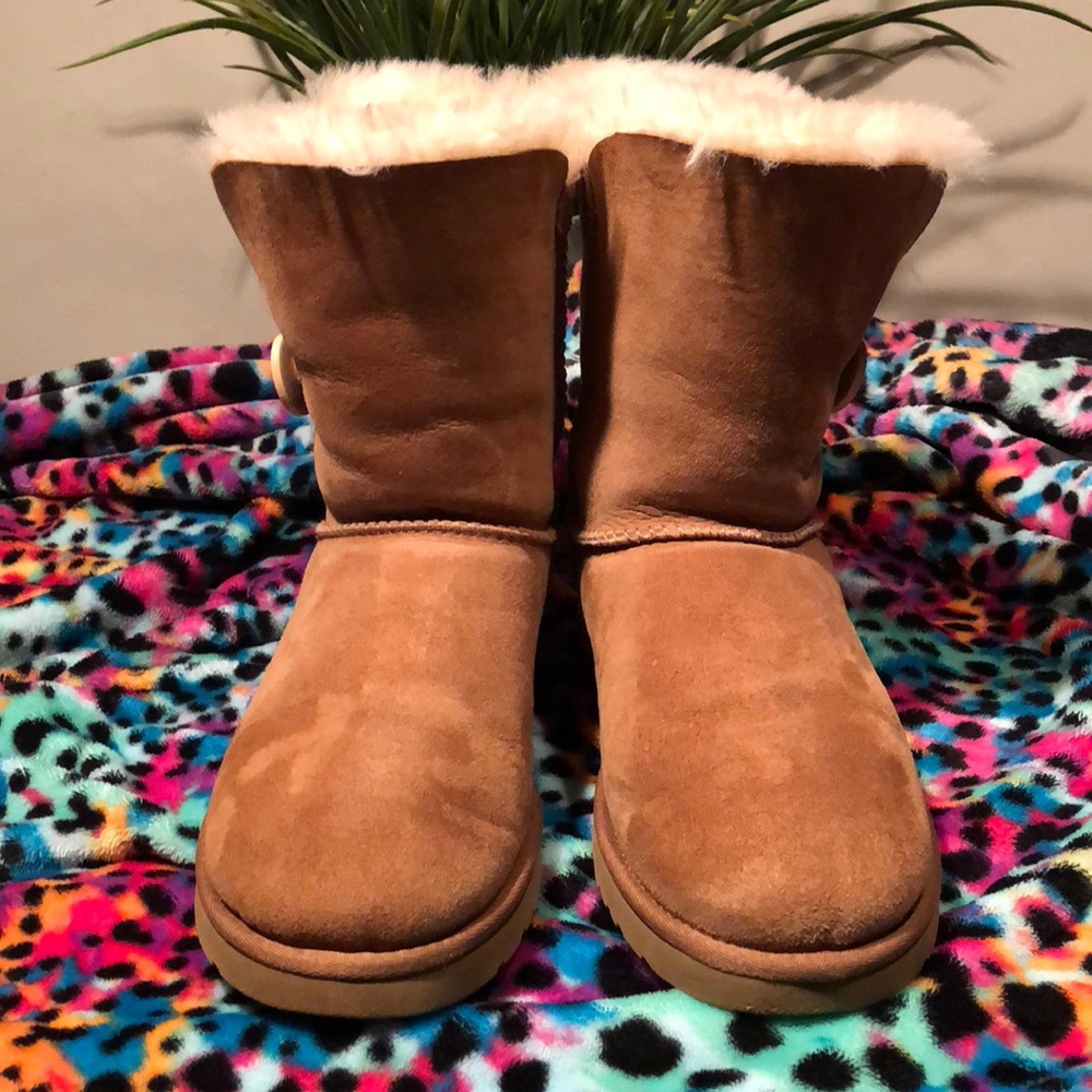 UGG